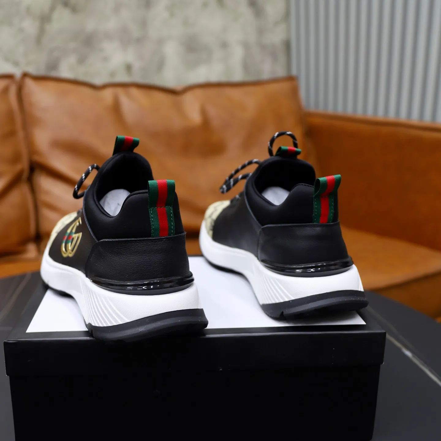 Ex-factory price: 462💰🙅‍♂️🙅‍♂️🙅‍♂️ Brand: GUCCI Standard code: 38-44 (45 customized) Grade: Same as the official website Material: Original material splicing Comfortable and breathable lining Lightweight and wear-resistant sports outsole Style category: Men's fashionable casual shoes Running sneakers Distinguished luxury brand elements Top luxury Color: actual picture color